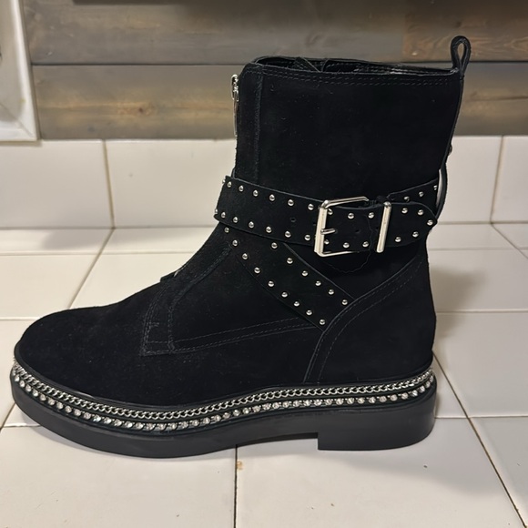 Vince Camuto NWT Blinda Black Suede Moto Chic Chain Rim Platform LugSole Boot 9M - Picture 6 of 13